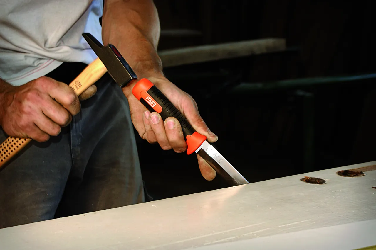 HUGGJERNKNIV I SLIRE MED BELTE BELTEKLIPS 2448 null - null - 3 - Miniatyr