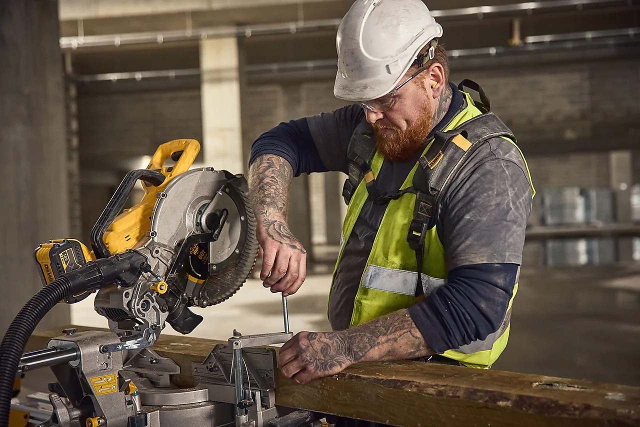 DEWALT Kapp- og gjærsag 18V, 305mm blad, naken null - null - 2 - Miniatyr