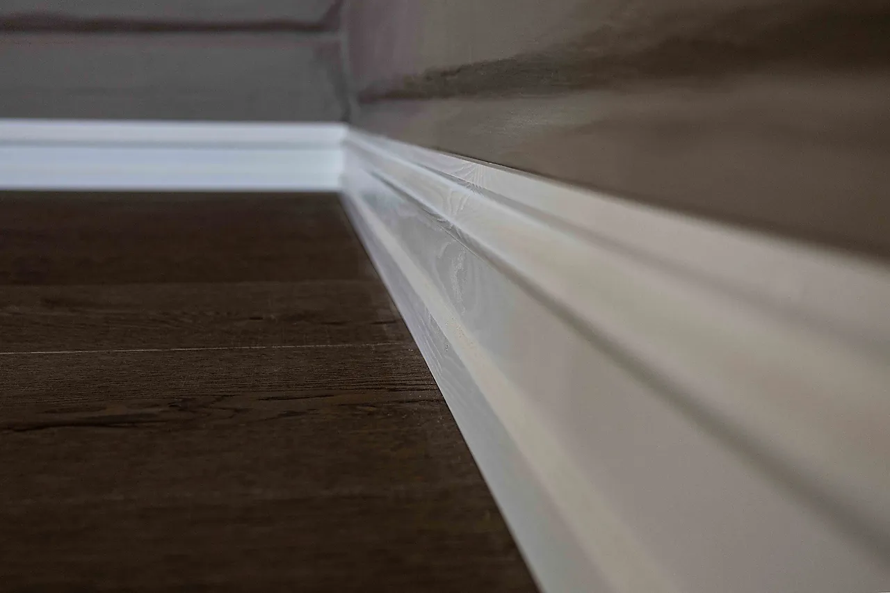 Gulvlist furu profilert CW233 hvit bomull S0502-Y 15x70x4400 mm null - null - 3 - Miniatyr