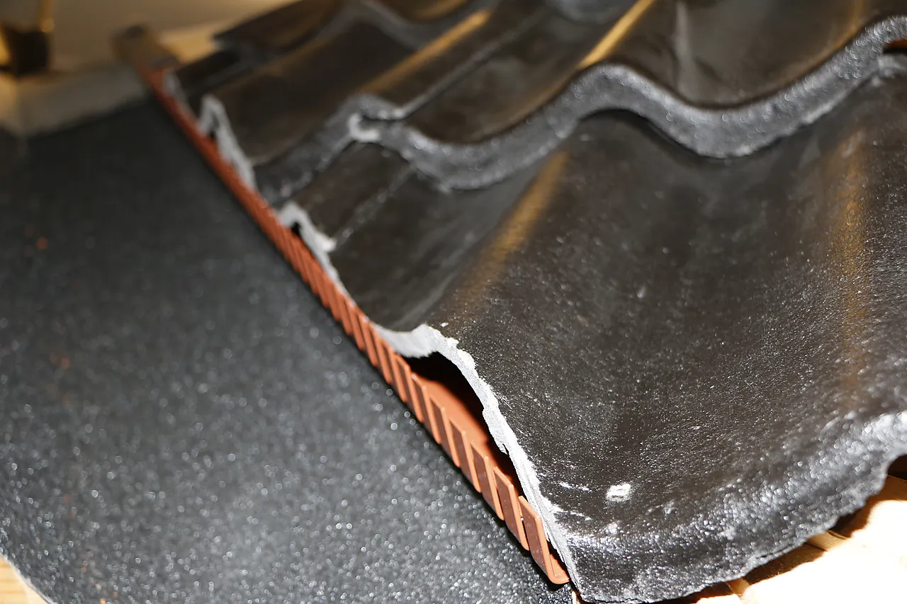 Gradkantbeslag pakke a 5x1 m m r farge mørk rød