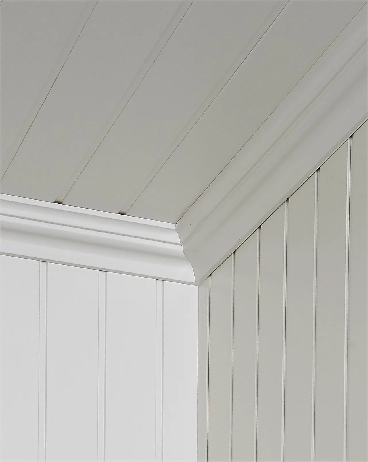 MDF veggpanel 10x145x2415 mm skygge skrå malt NCS S0502Y MDF veggpanel 10x145x2415 mm skygge skrå malt NCS S0502Y