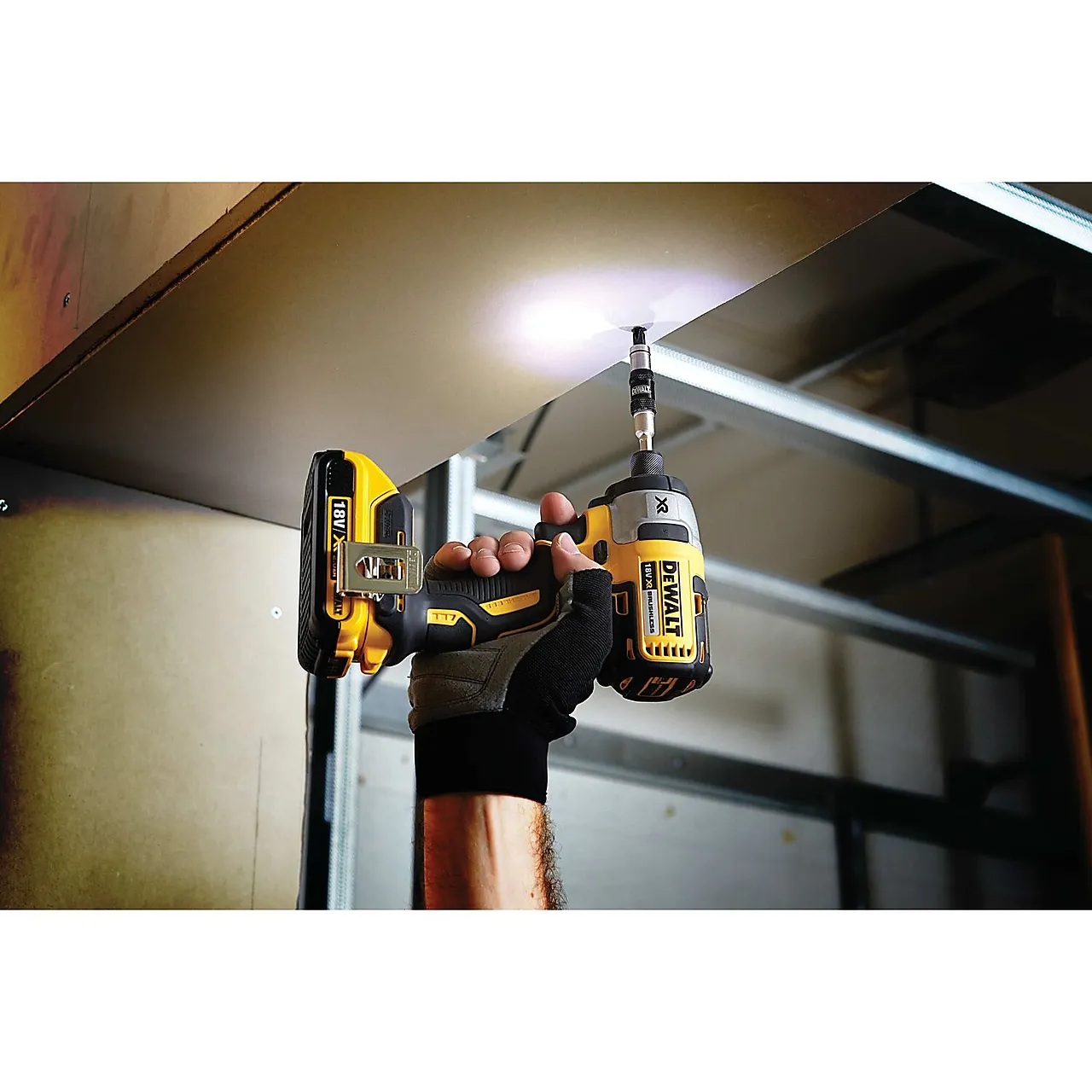 DEWALT Vinklingsbar bitsholder med 9 stk 25 mm bits
